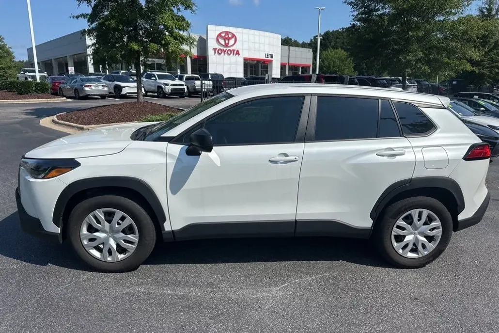 2022 Toyota Corolla Cross L photo 1
