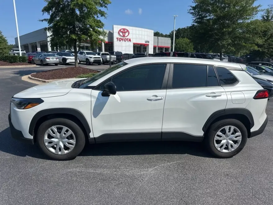 2022 Toyota Corolla Cross L photo 1