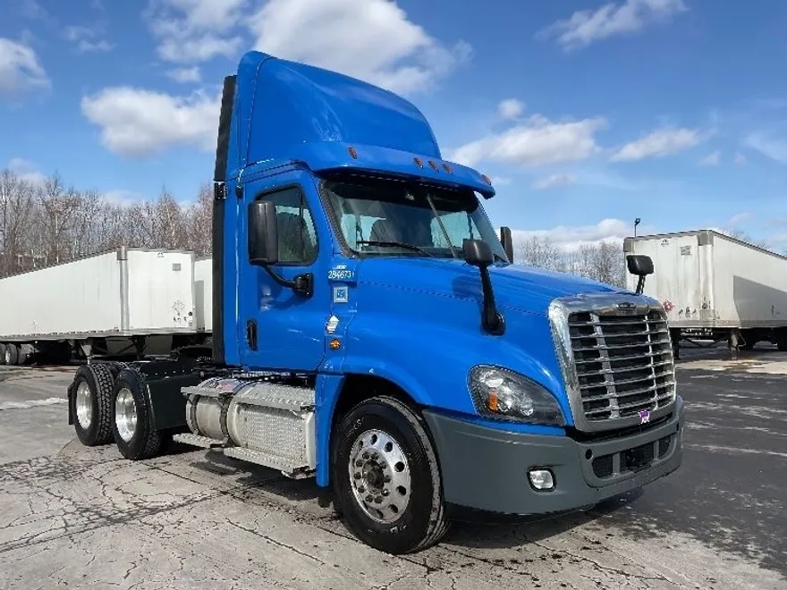 2020 Freightliner Cascadia 125" Sleeper Cab photo 1