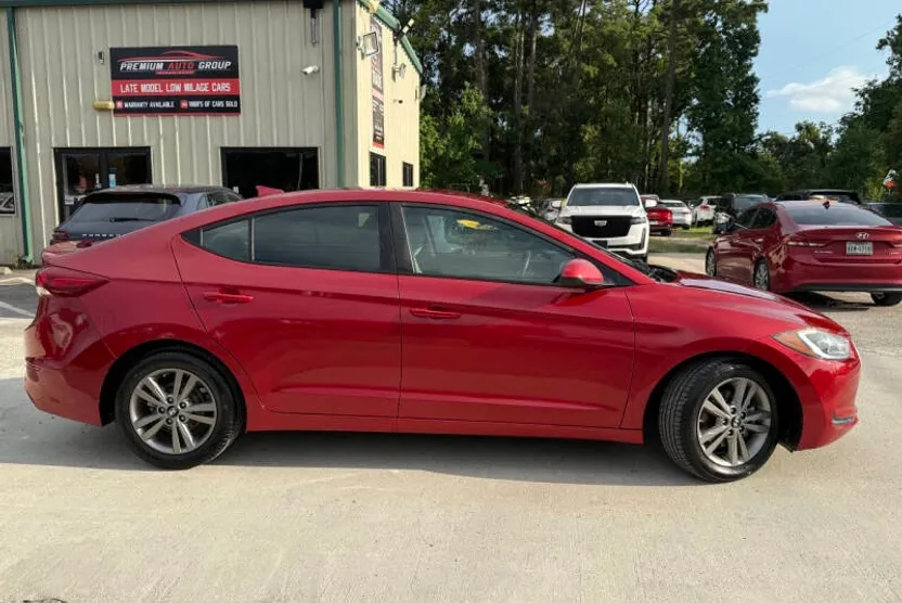 2018 Hyundai Elantra SEL photo 1