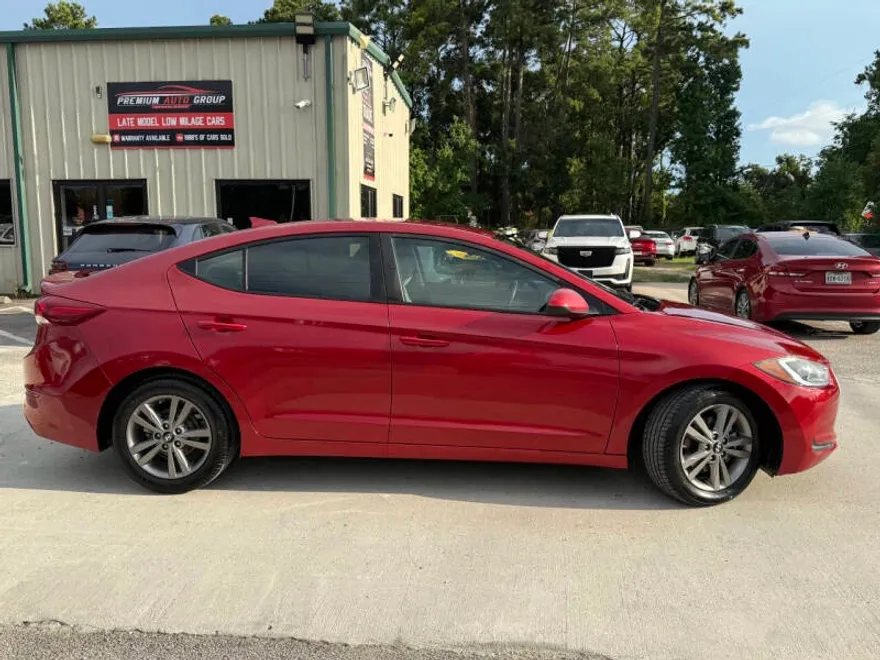 2018 Hyundai Elantra SEL photo 1