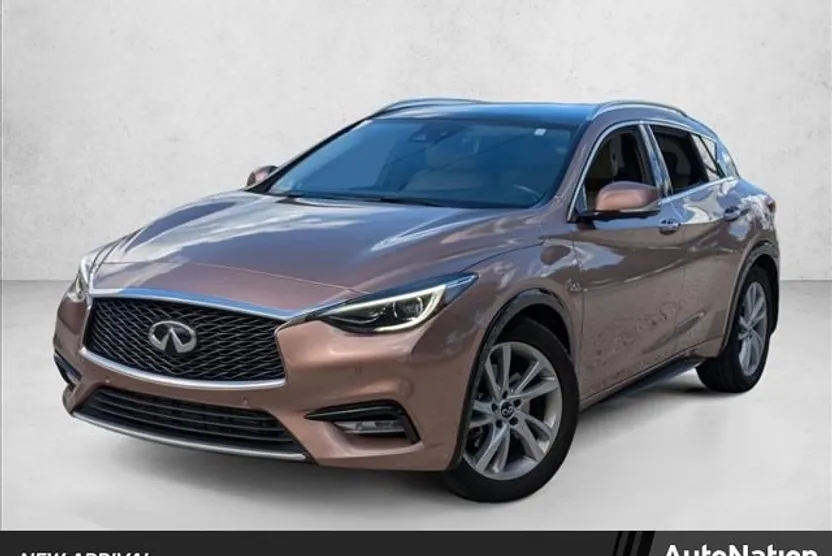 2017 Infiniti QX30 Premium photo 1
