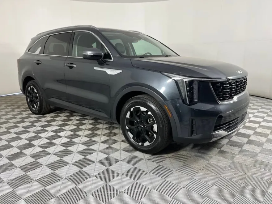 2024 Kia Sorento S photo 1