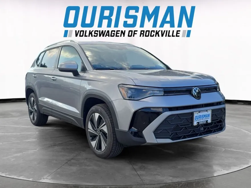 2025 Volkswagen Taos SE photo 1