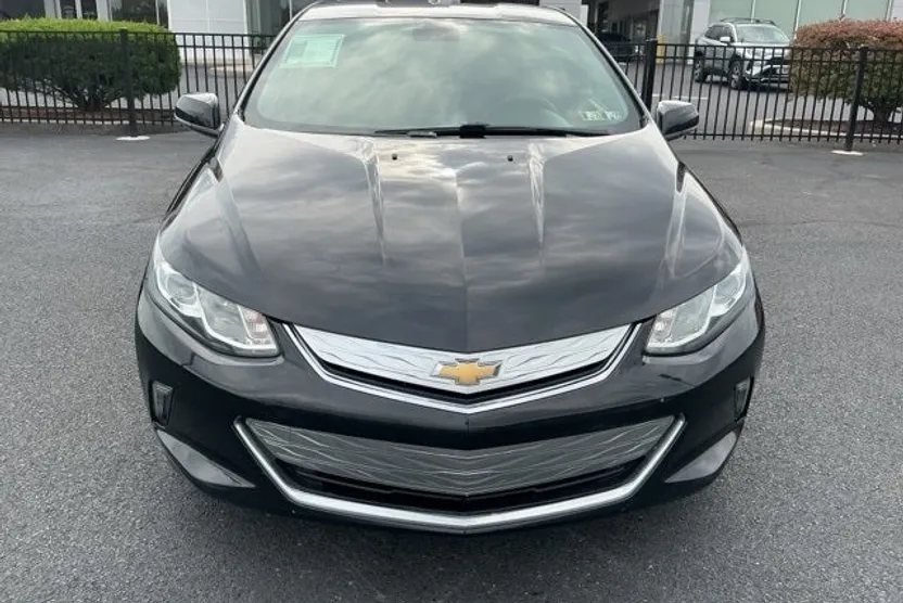 2018 Chevrolet Volt LT photo 1
