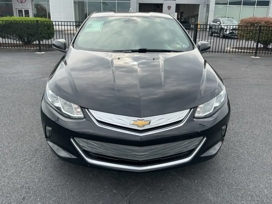2018 Chevrolet Volt LT photo 1