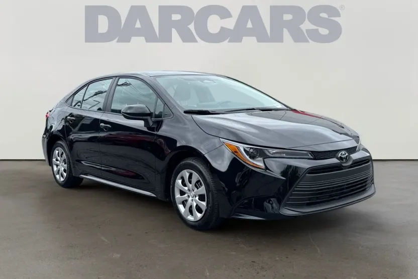 2025 Toyota Corolla LE photo 1