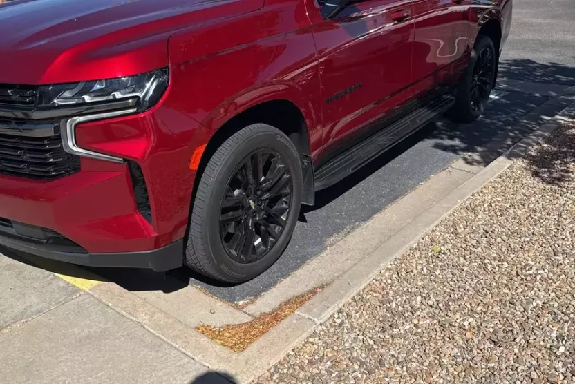 2021 Chevrolet Suburban RST photo 1