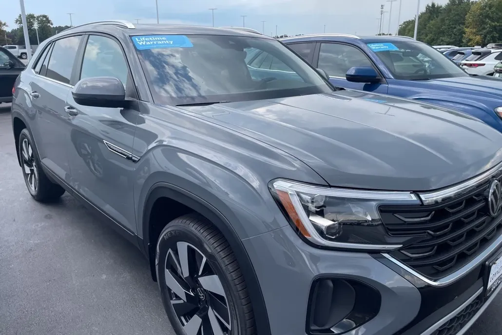 2026 Volkswagen Atlas Cross Sport SE Technology photo 1