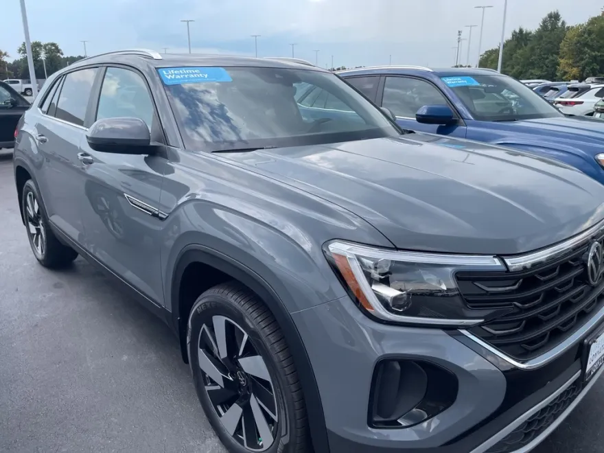 2026 Volkswagen Atlas Cross Sport SE Technology photo 1