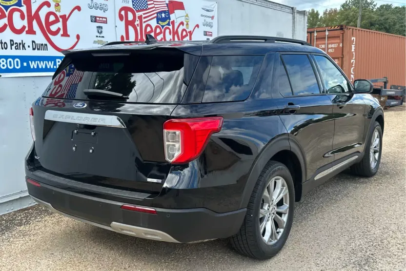 2020 Ford Explorer XLT photo 1