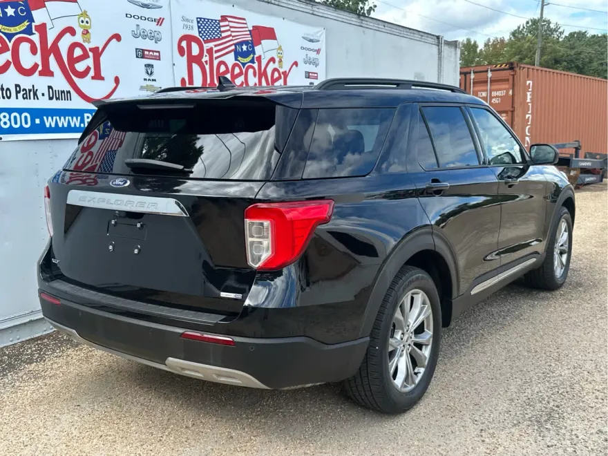 2020 Ford Explorer XLT photo 1
