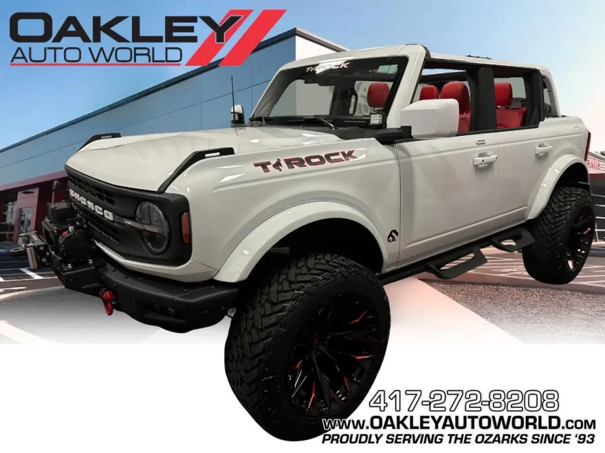 2025 Ford Bronco Base photo 1