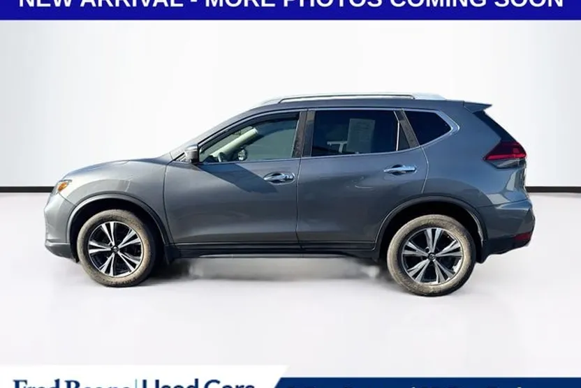 2020 Nissan Rogue SV photo 1
