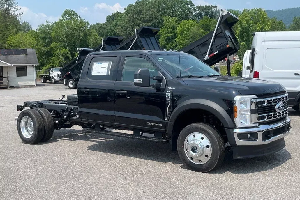 2025 Ford F-450 XLT photo 1