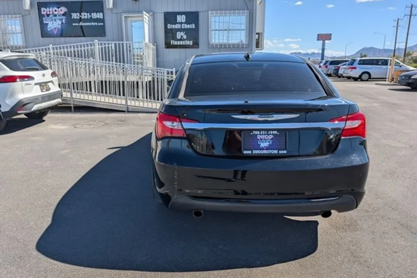 2012 Chrysler 200 Touring photo 1
