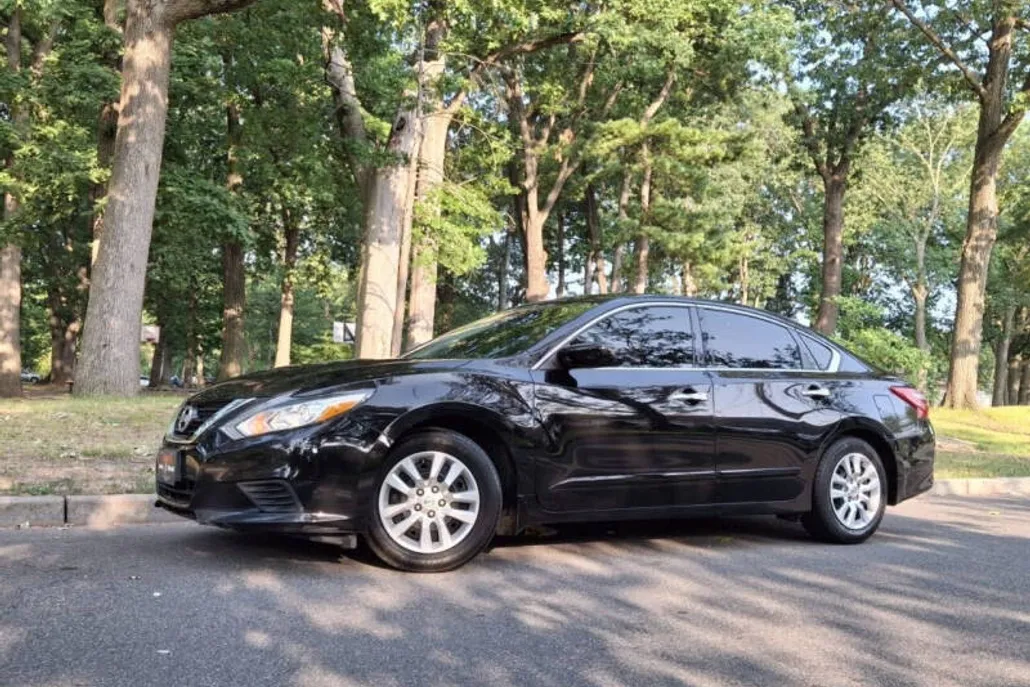 2017 Nissan Altima 2.5 S photo 1