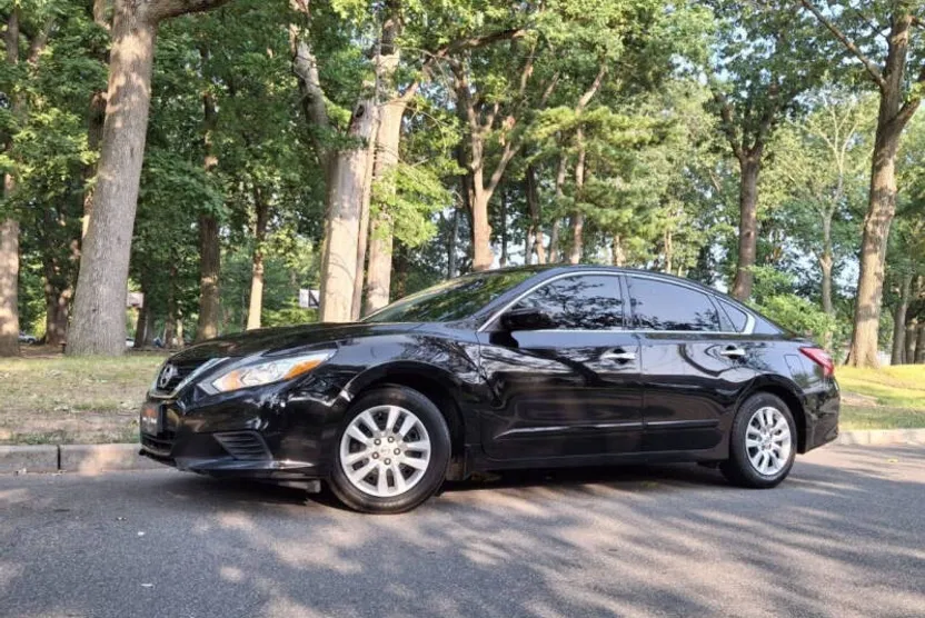 2017 Nissan Altima 2.5 S photo 1