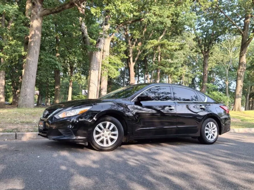 2017 Nissan Altima 2.5 S photo 1