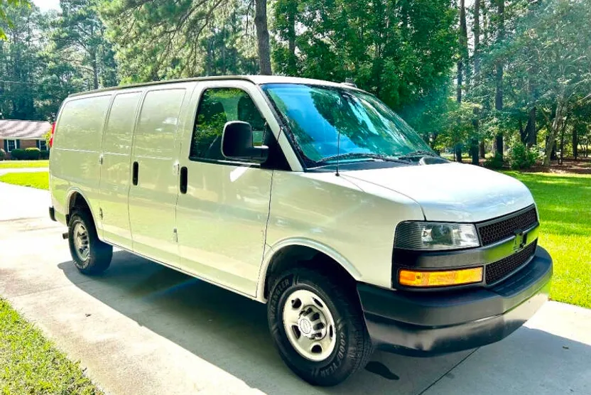 2019 Chevrolet Express 2500 Cargo Van photo 1