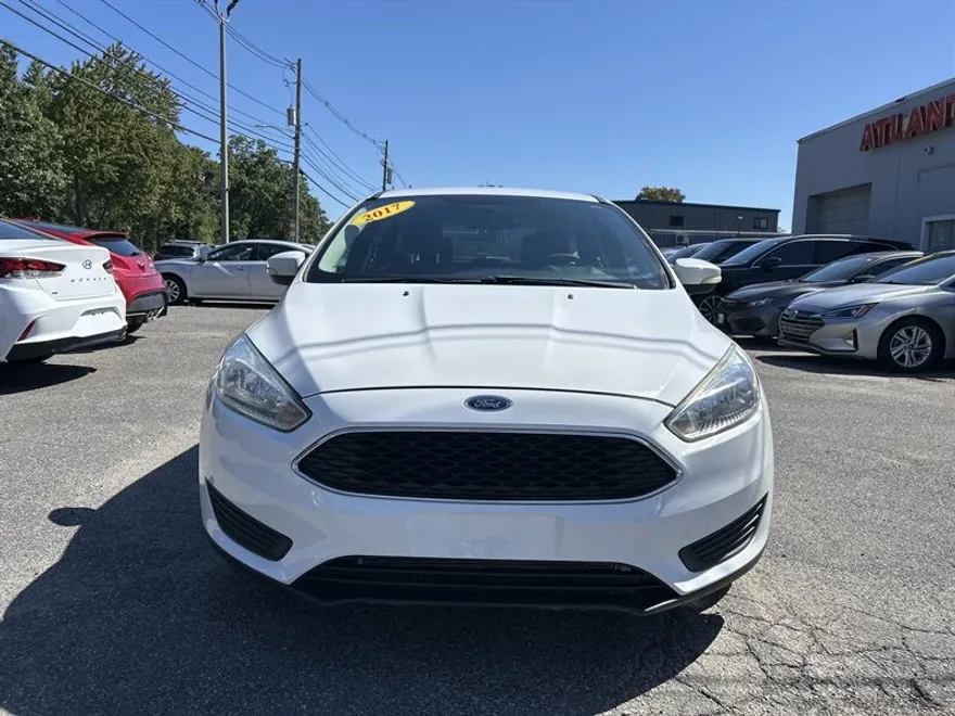 2017 Ford Focus SE photo 1