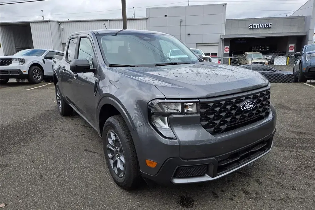 2025 Ford Maverick XLT photo 1