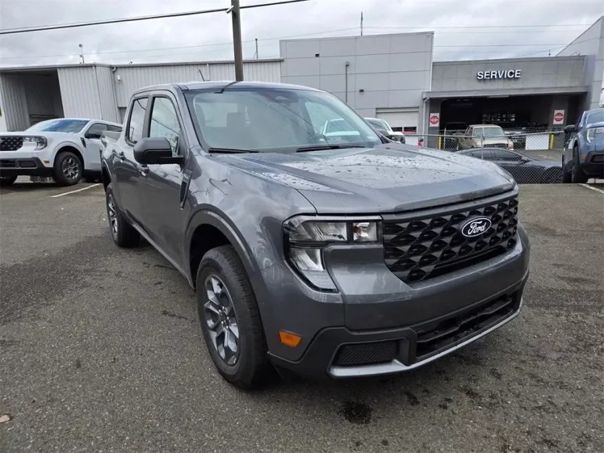2025 Ford Maverick XLT photo 1