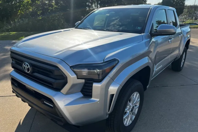 2025 Toyota Tacoma SR5 Double Cab photo 1