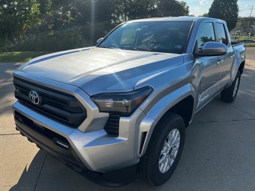 2025 Toyota Tacoma SR5 Double Cab photo 1