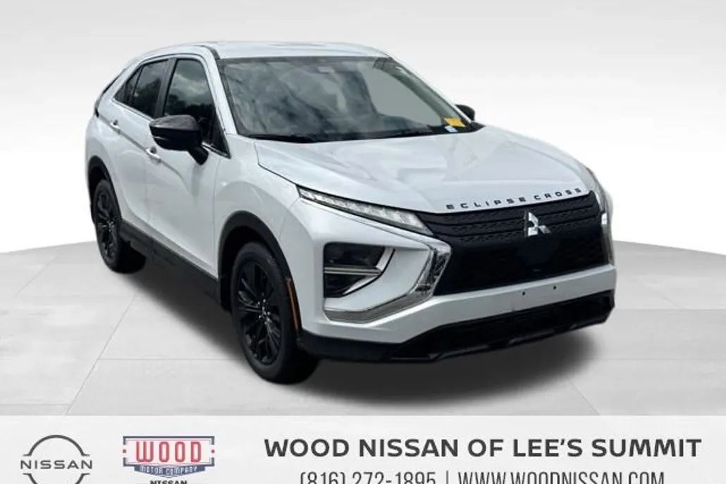 2022 Mitsubishi Eclipse Cross LE photo 1