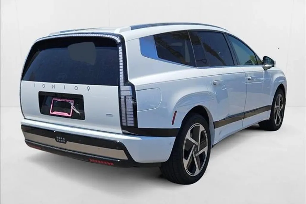 2026 Hyundai Ioniq photo 1