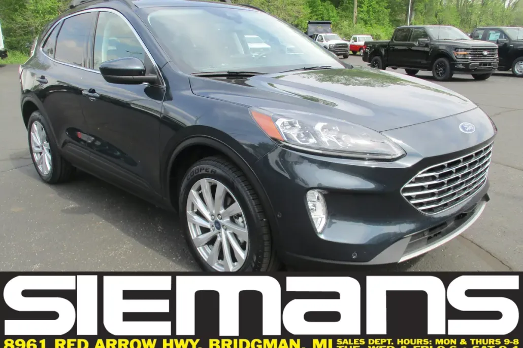 2022 Ford Escape Titanium photo 1