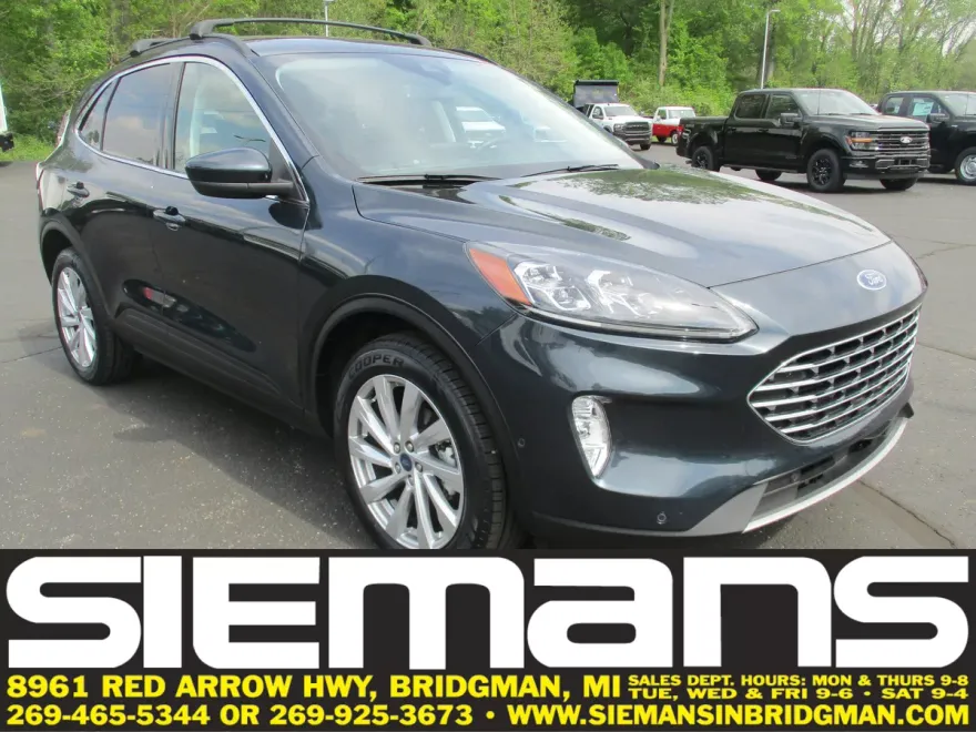 2022 Ford Escape Titanium photo 1