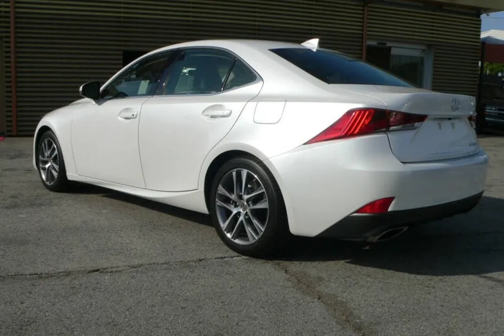 2018 Lexus IS 300 photo 1