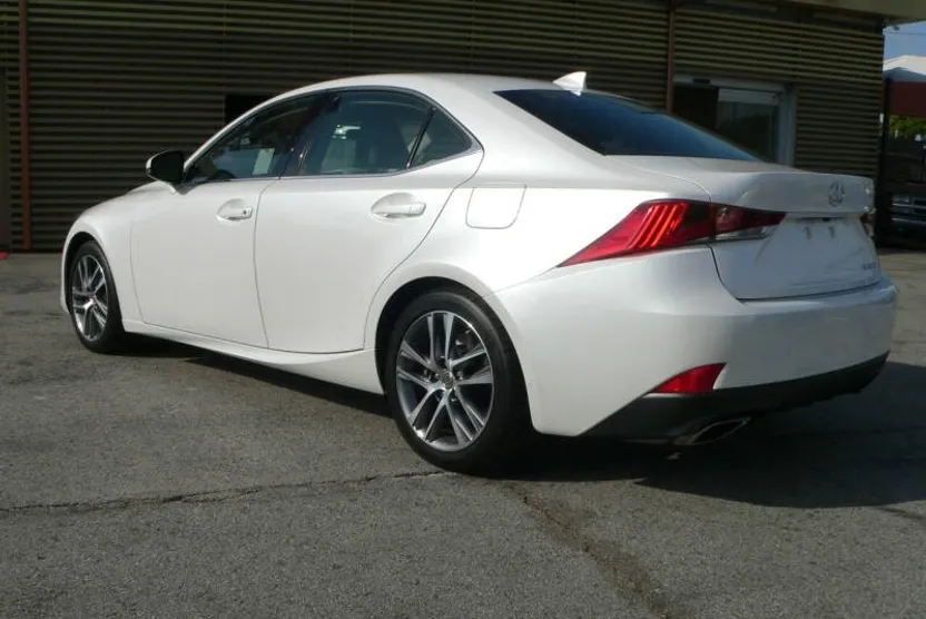 2018 Lexus IS 300 photo 1