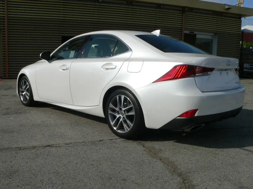 2018 Lexus IS 300 photo 1