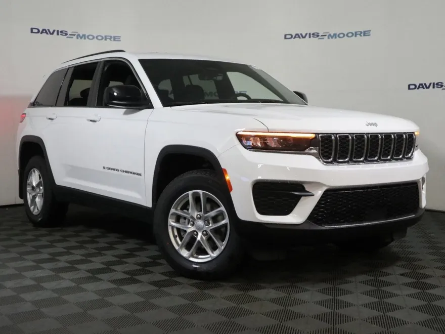 2025 Jeep Grand Cherokee Laredo X photo 2