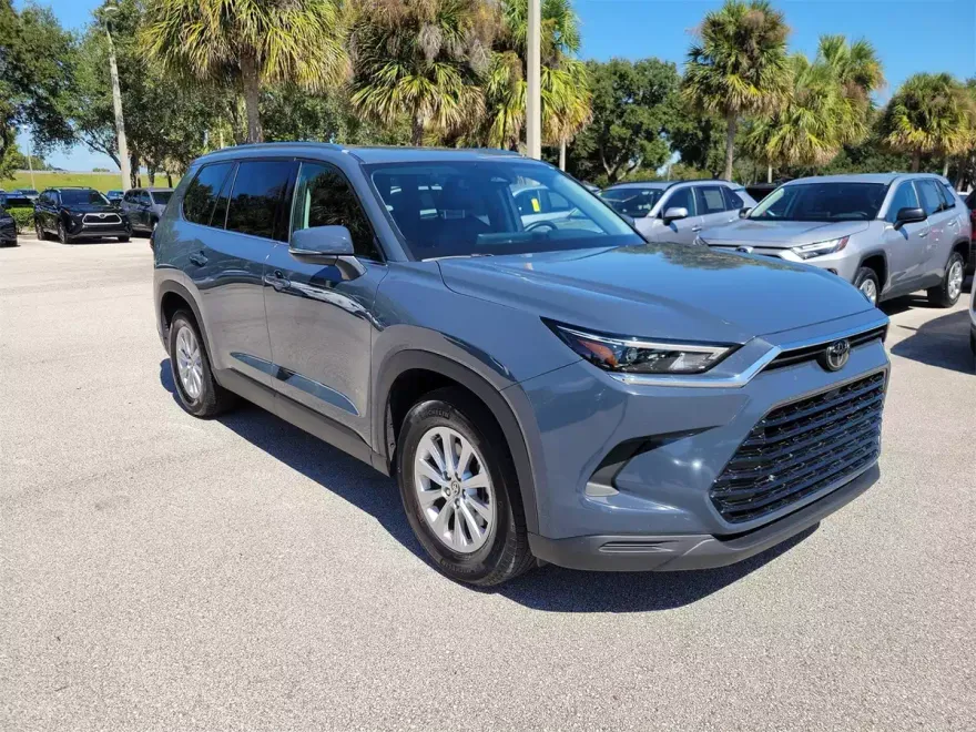 2025 Toyota Grand Highlander XLE photo 1