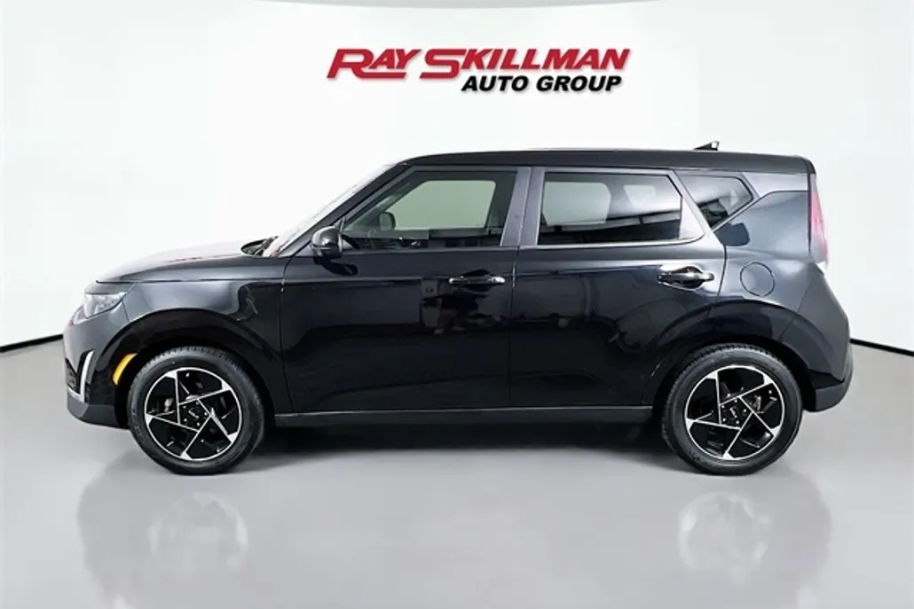 2023 Kia Soul EX photo 1