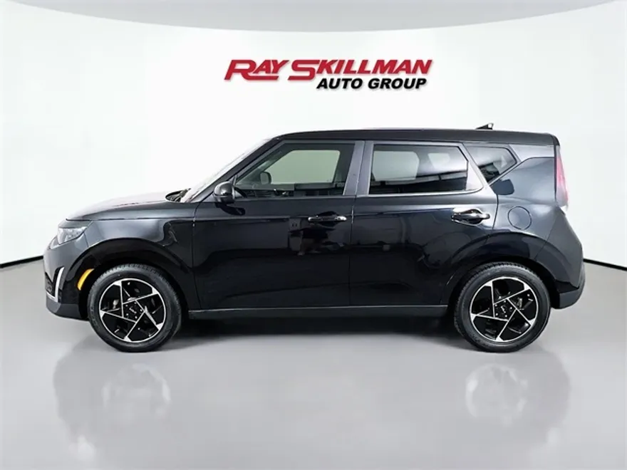 2023 Kia Soul EX photo 1