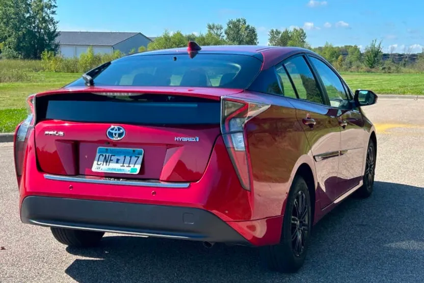2016 Toyota Prius Four Touring photo 1