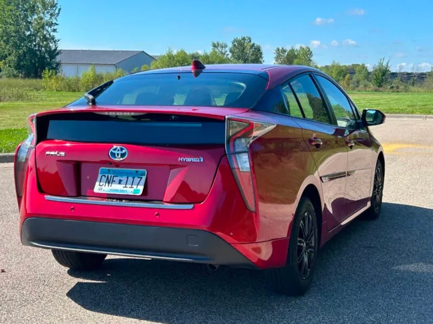 2016 Toyota Prius Four Touring photo 1