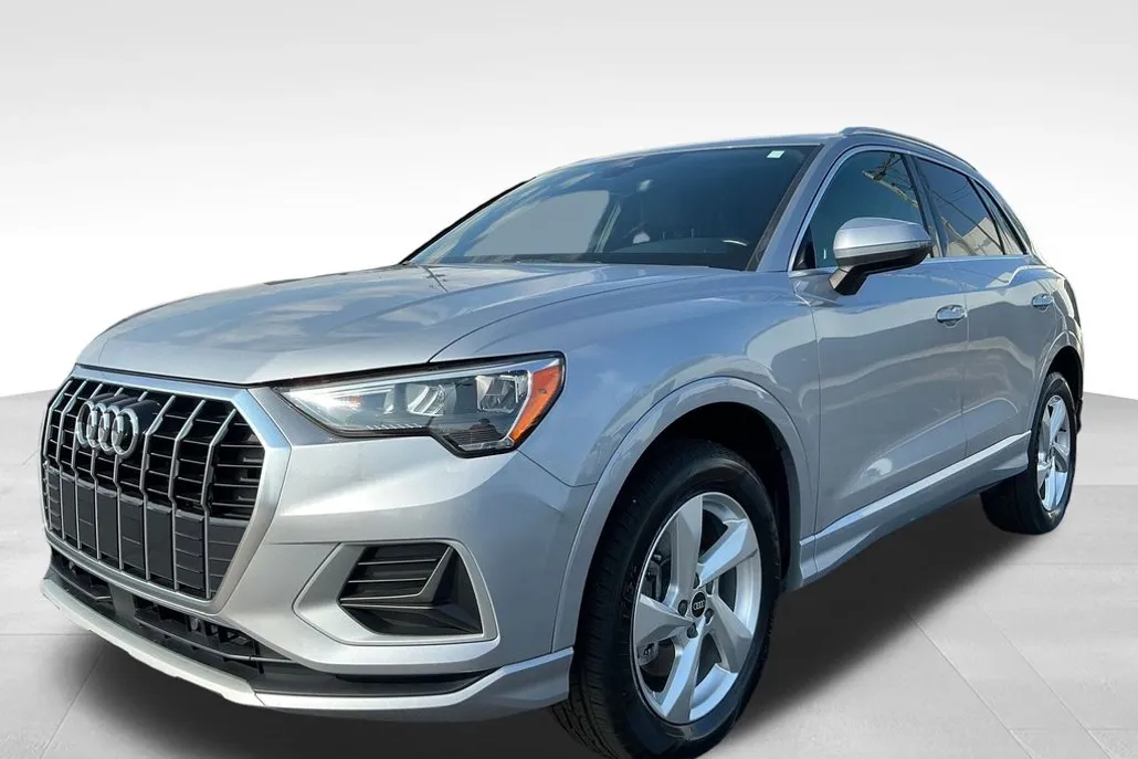 2021 Audi Q3 40 TFSI Premium photo 1
