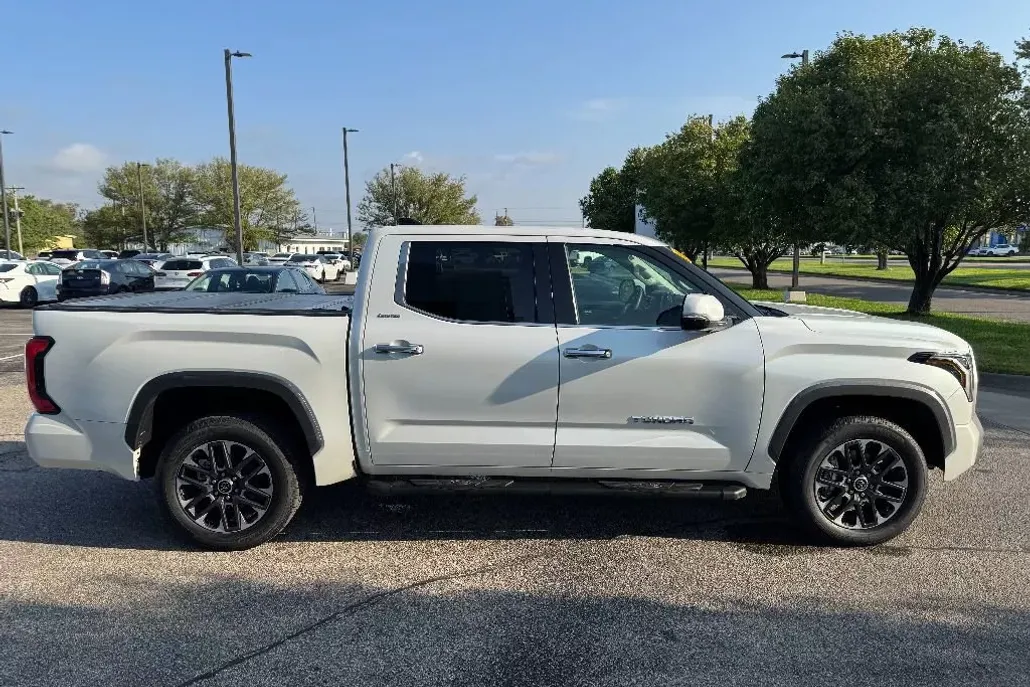 2023 Toyota Tundra Limited photo 1