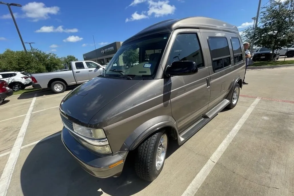 2003 Chevrolet Astro Cargo Van photo 1