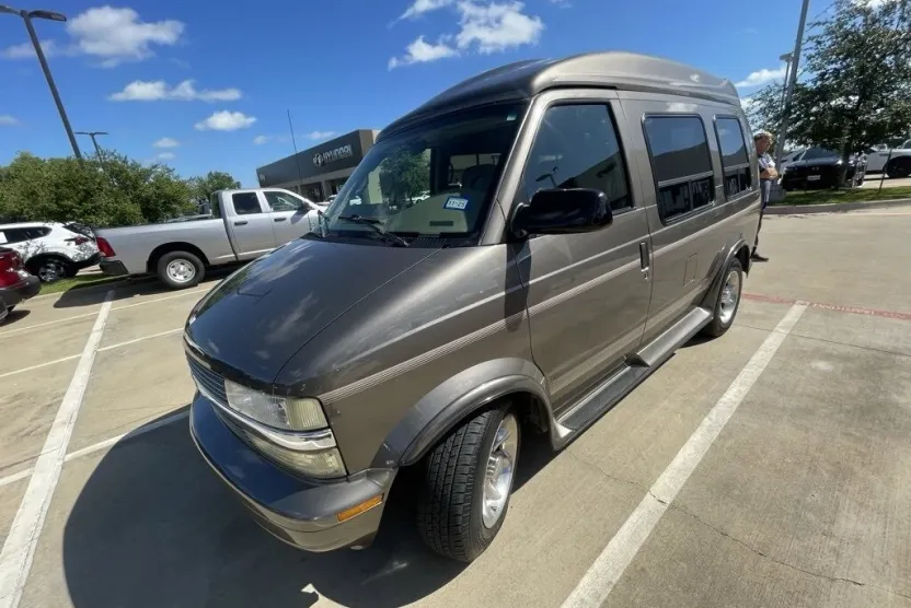 2003 Chevrolet Astro Cargo Van photo 1