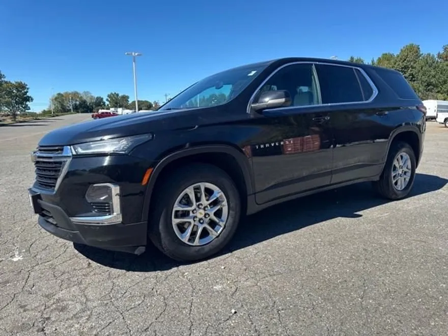 2022 Chevrolet Traverse LS photo 1