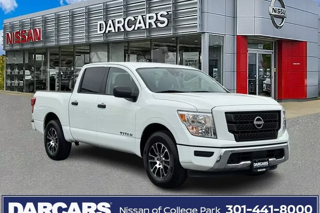 2023 Nissan Titan SV photo 1
