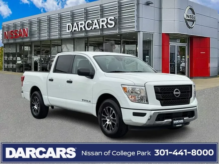 2023 Nissan Titan SV photo 1