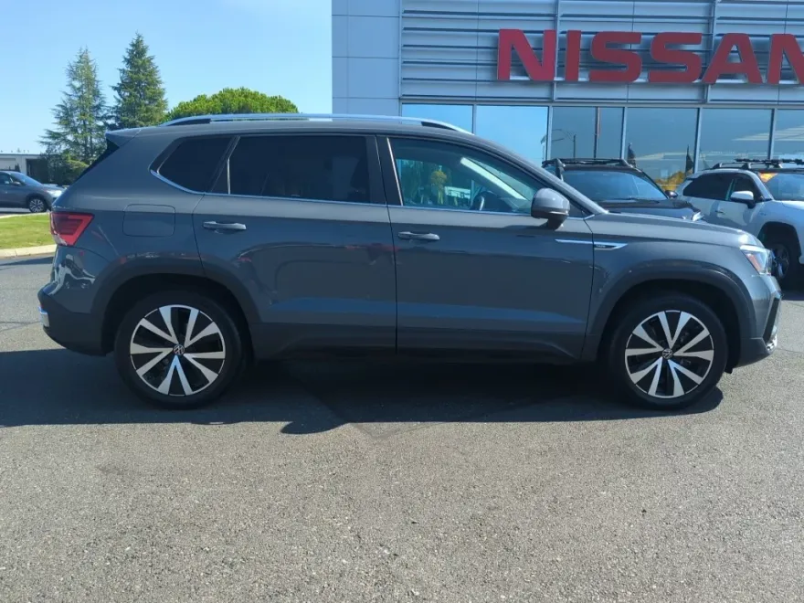 2022 Volkswagen Taos SE photo 1
